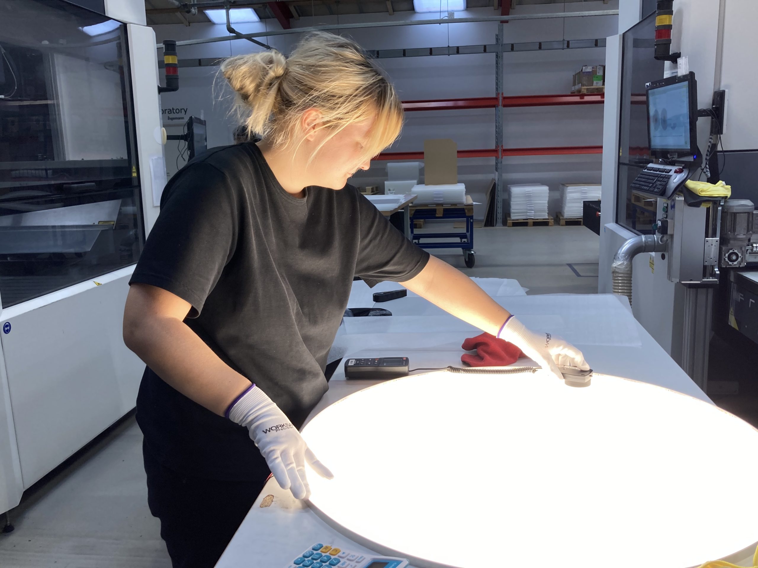 Emma is performing a 100% homogeneity test of a custom-made kit for a customer.