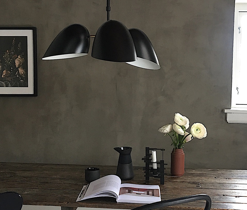 HITCHCOCK CHANDELIER BLACK — Afternoon_Break_10x10cm_cropped Frandsen's Hitchcock luminaire