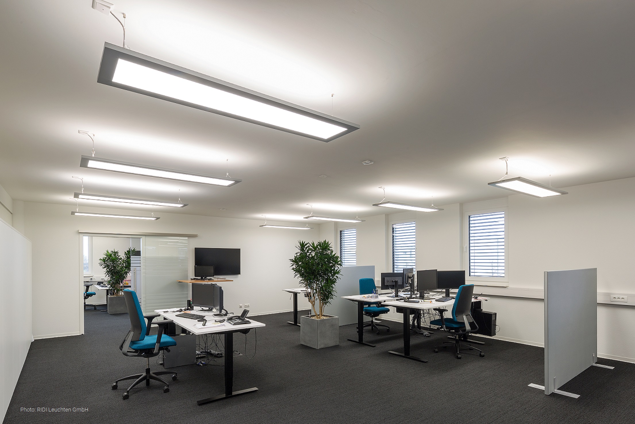 RIDI's F-EDGE-2 luminaire in an office in Karlsruhe